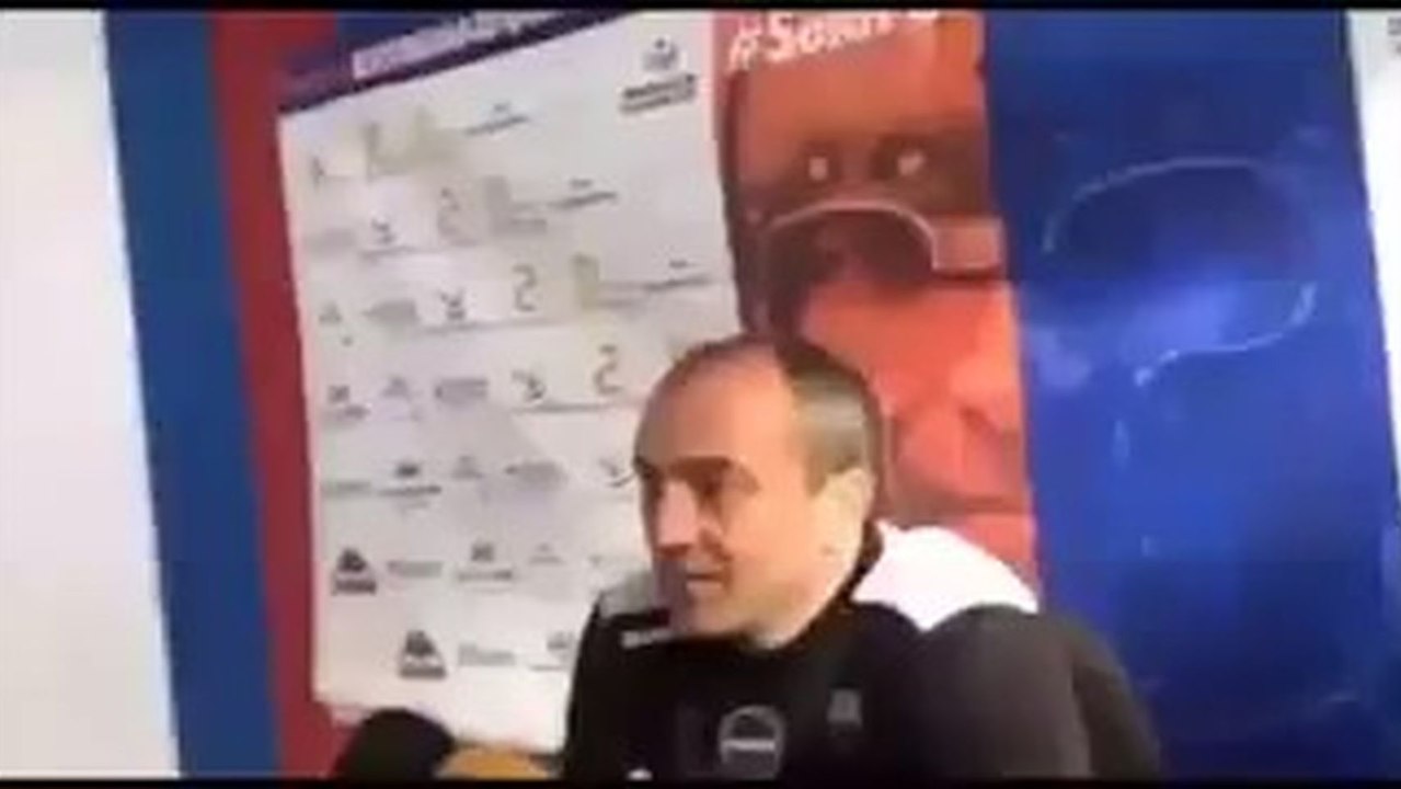 Juan Sabas: "Eso es lo que hacen las becarias, ponerse debajo de las mesas"