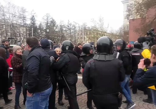 Police Detain Protesters During Anti-Putin Demonstrations