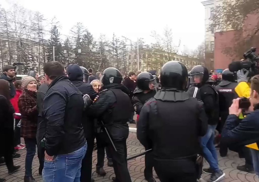Police Detain Protesters During Anti-Putin Demonstrations