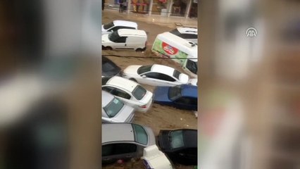 Mamak'ta aniden başlayan yağışın ardından araçlar sürüklendi (4) - ANKARA