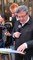 "Fête à Macron": Regardez Jean-Luc Mélenchon qui prend le micro et se met à chanter "Les nantis d'abord"