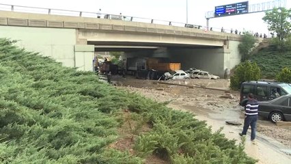 Başkentte Onlarca Araç Sele Kapıldı