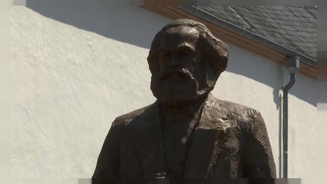 Karl Marx a 200 anni dalla nascita. Una statua divide una città