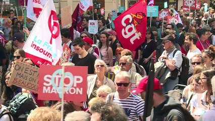 "Fête à Macron": des milliers manifestants à Paris
