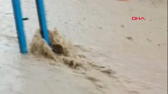 Diyarbakır-Mardin Karayolu Sular Altında Kaldı