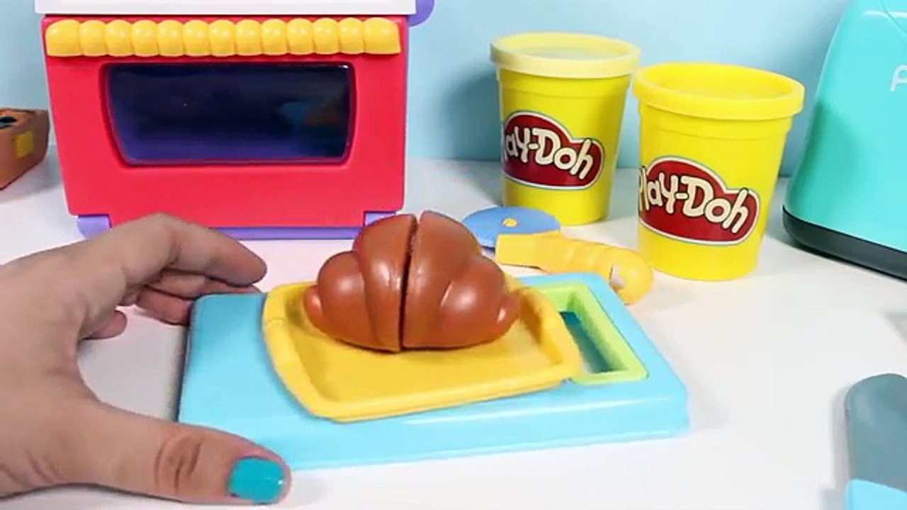 Play Doh Meal Makin Kitchen Playset Toy Review