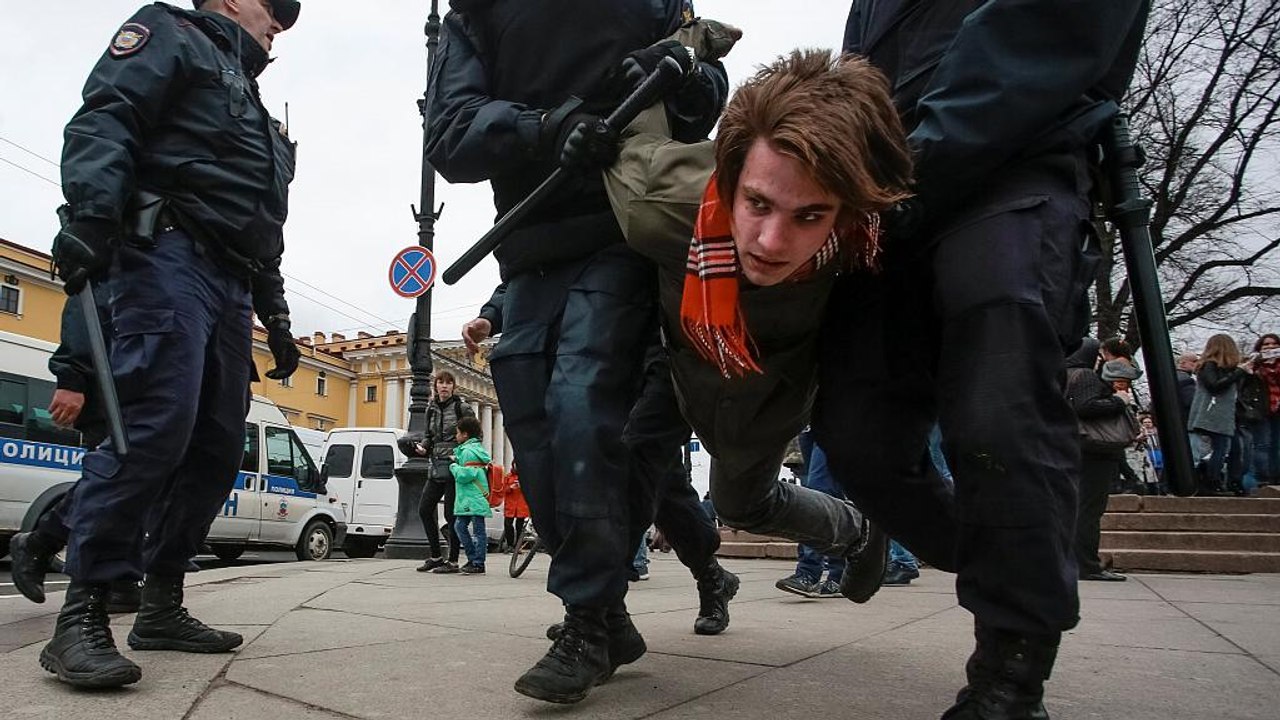 Anti-Putin-Proteste: Mehr als 1000 Festnahmen