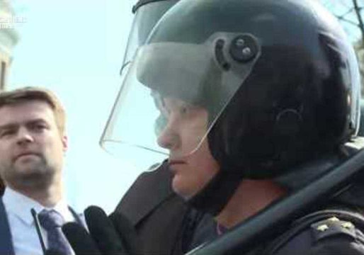 Anti-Putin Protesters Greeted by Strong Police Presence in Moscow