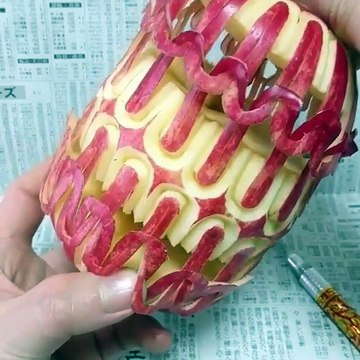 The art of peeling apples