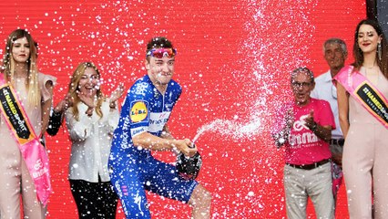 Giro d'Italia: a Viviani la seconda tappa, Dennis in rosa