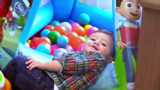 Shawns Circle: ♫ POPPING BUBBLES ♪ Family Fun Games w/ Baby! Toys Playtime (#1) | DOH MUCH FUN