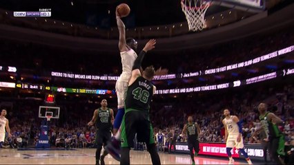 NBA - Philadelphia 76ers : Le poster monstrueux d'Embiid sur Baynes !