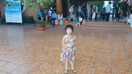 Gia Linh rời bể bơi đi thăm Thủy Cung và chia tay Thiên Đường Bảo Sơn