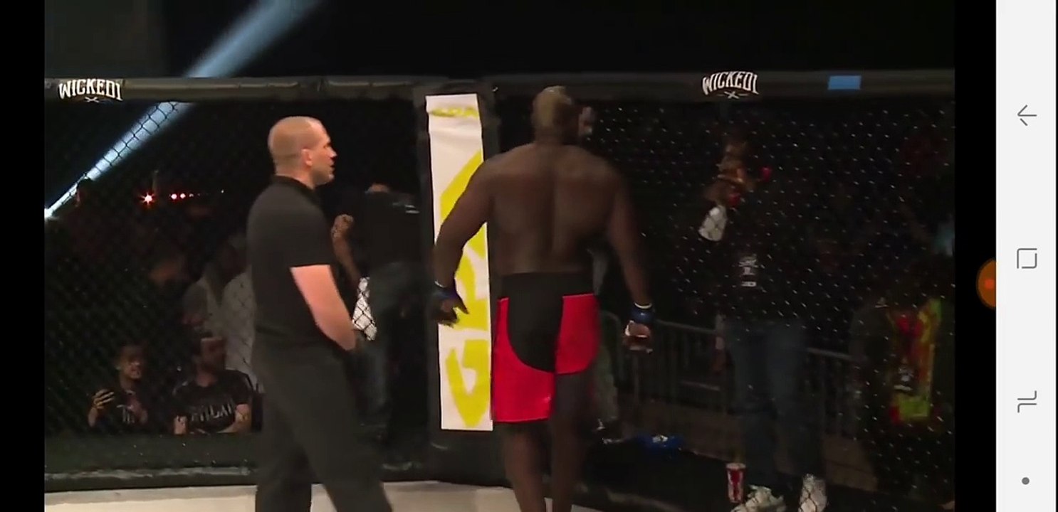 Combat MMA Bombardier Met Ko Rocky Balboa en 2min