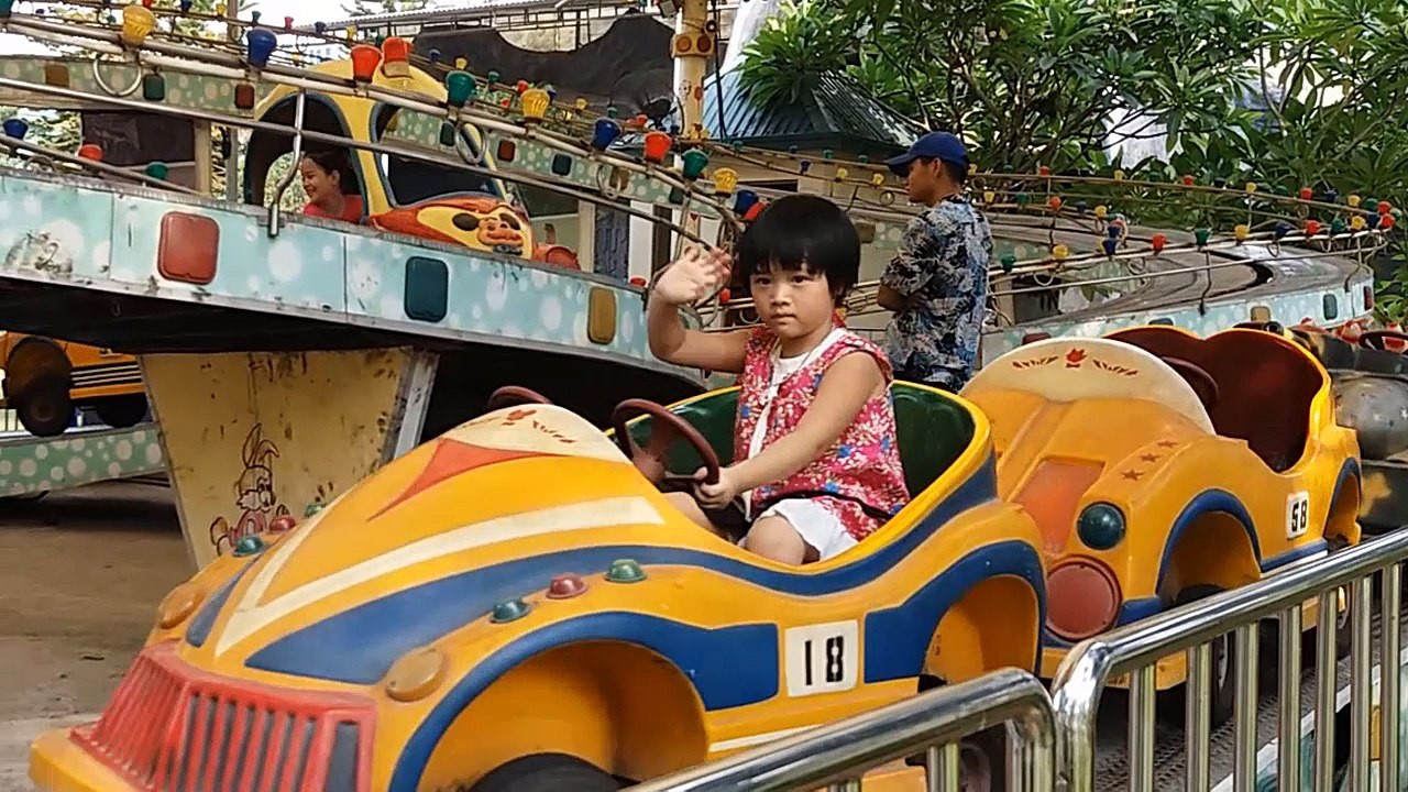 Gia Linh Trải Nghiệm Trò Chơi Ô Tô Xuyên Núi Trong Thiên Đường Bảo Sơn
