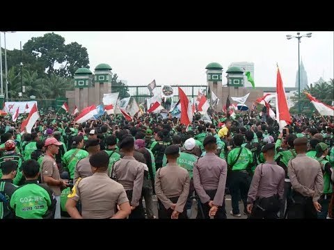 SATU INDONESIA - Polemik Lika-Liku Ojek Online Di Indonesia