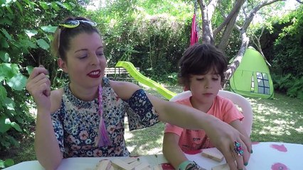 Il fait CHAUD, il fait BEAU ! On JOUE à JENGA dans le JARDIN  - 1 GAGE pour le PERDANT - Démo Jouets