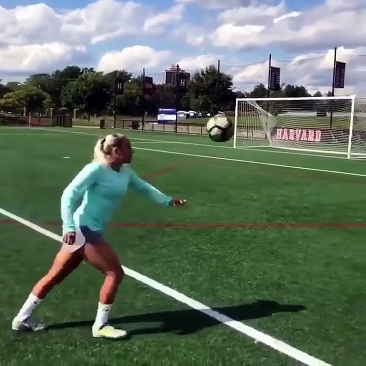 Dicono che questa ragazza sia più forte di Dybala! Che numeri!!!