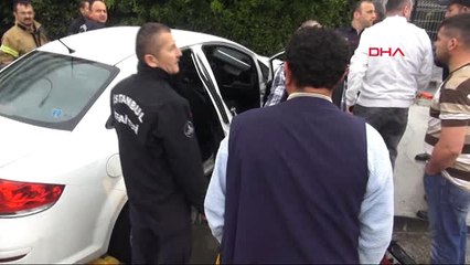 Yağışlı Hava Kazaya Neden Oldu: Araçta Sıkışan Sürücüyü İtfaiye Kurtardı