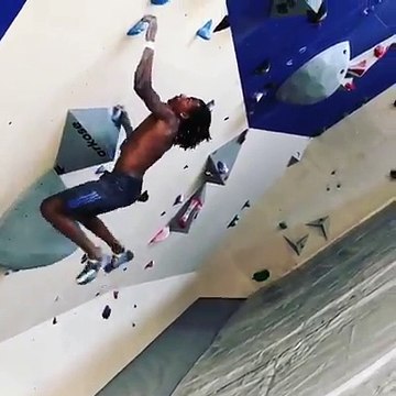 L'aller-retour incroyable de Mickael Mawem en escalade