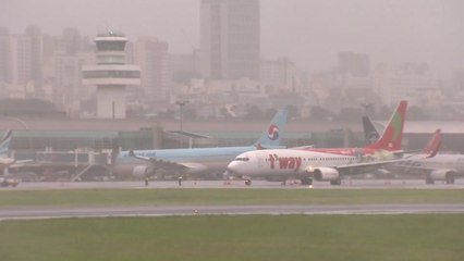 제주 일부 호우특보, 공항엔 강풍특보 발효 / YTN