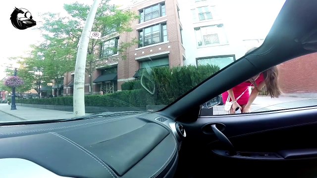 Zaustavio je na cesti svoj skupocjeni Ferrari, a onda mu je prišla zgodna djevojka. Kada joj je rekao ko je, srušio joj je cijeli svijet!