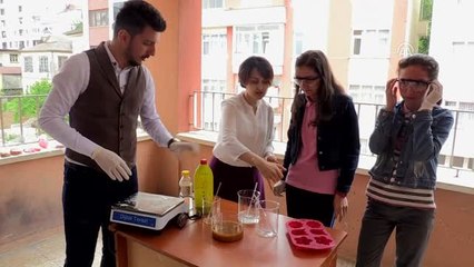 Atık Yağlar Öğrencilerin Elinde Rengarenk Sabuna Dönüşüyor