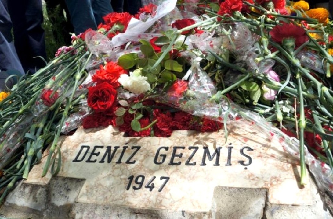 Deniz Gezmiş ve Arkadaşları Mezarları Başında Anıldı