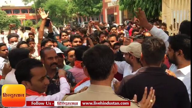 अलीगढ़ में जुलूस निकालने जा रहे हिन्दू जागरण मंच के तीन नेता हिरासत में