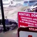 فيضانات تجرف السيارات في #أنقرة#شاهد_سكاي