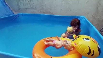 BABY ALIVE NA PISCINA