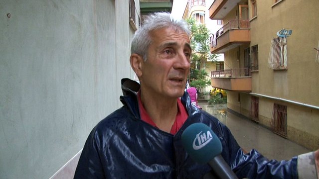 Başkent’te sağanak yağış...Yollar göle döndü, ev ve iş yerlerini su bastı