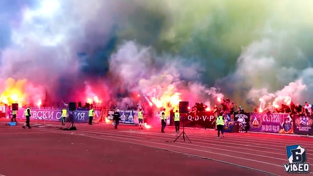 Със сини шалчета на финала!