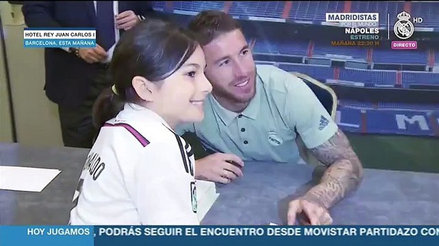 Sergio Ramos y Luca Zidane firman autógrafos a los fans del Real Madrid en Barcelona