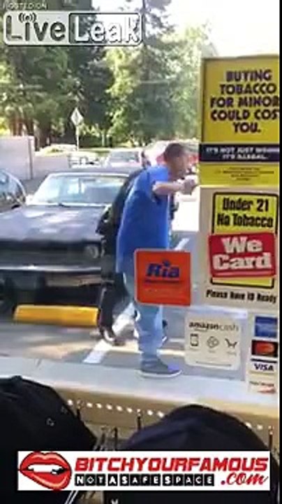Arrestation musclée d'un homme.. pour une voiture allumée devant un magasin !