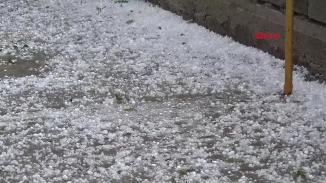 Yozgat Sorgun'da Dolu Yağışı Kenti Beyaza Bürüdü