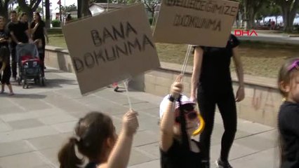 Hatay 2018 Kişi Bedenleriyle 'Stop Child Abuse' Yazdı