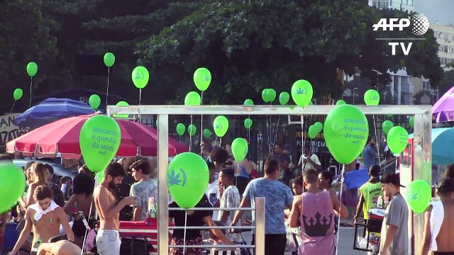 Cariocas marcham pela legalização da maconha