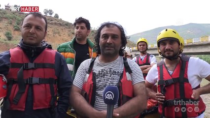 Raftingciler Munzur Çayı'nda yılın ilk küreğini çekti