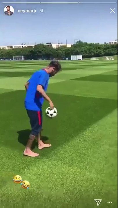 Neymar ya toca balón