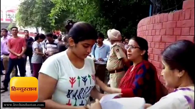 NEET 2018: कड़ी सुरक्षा के बीच 13.36 लाख अभ्यर्थियों ने दी परीक्षा