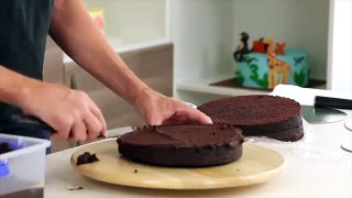 How does it stay up? Amazing Topsy Turvy Cake Timelapse