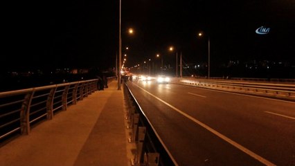 Köprüde intihara kalkıştı, emniyet müdürü ikna etti