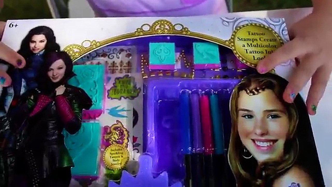 DISNEY DESCENDANTS BODY ART and TATTOO SET Review