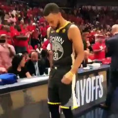L'hilarant handshake entre Stephen Curry et JaVale McGee !