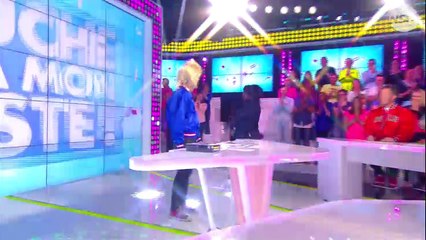 Download Video: Il y a trois ans dans TPMP... La danse déjantée de Cyril Hanouna pendant la chronique de Bertrand Chameroy (vidéo)