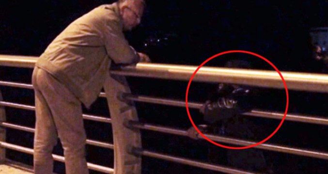 Parası Olmadığı İçin Köprüde İntihara Kalkışan Genci Emniyet Müdürü Vazgeçirdi