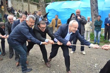 Bartın'da Vali, Halat Çekme, Kaymakam İse İp Atlama Yarışmasına Katıldı