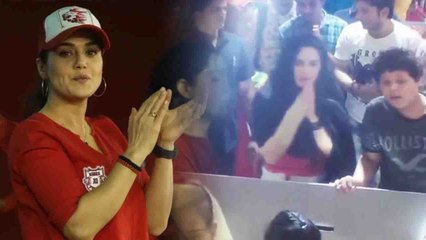 Download Video: IPL 2018 : Preity Zinta visit temple to pray for his team kings XI Punjab | वनइंडिया हिंदी