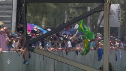 Adrénaline - Surf : Gabriel Medina with a 9.07 Wave vs. J.Florence, M.Bourez
